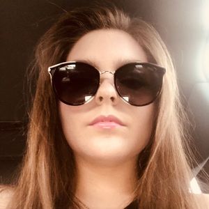 Meet your Posher, Juliette